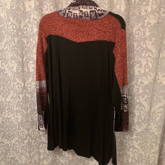 Top - Picture 2 of 2